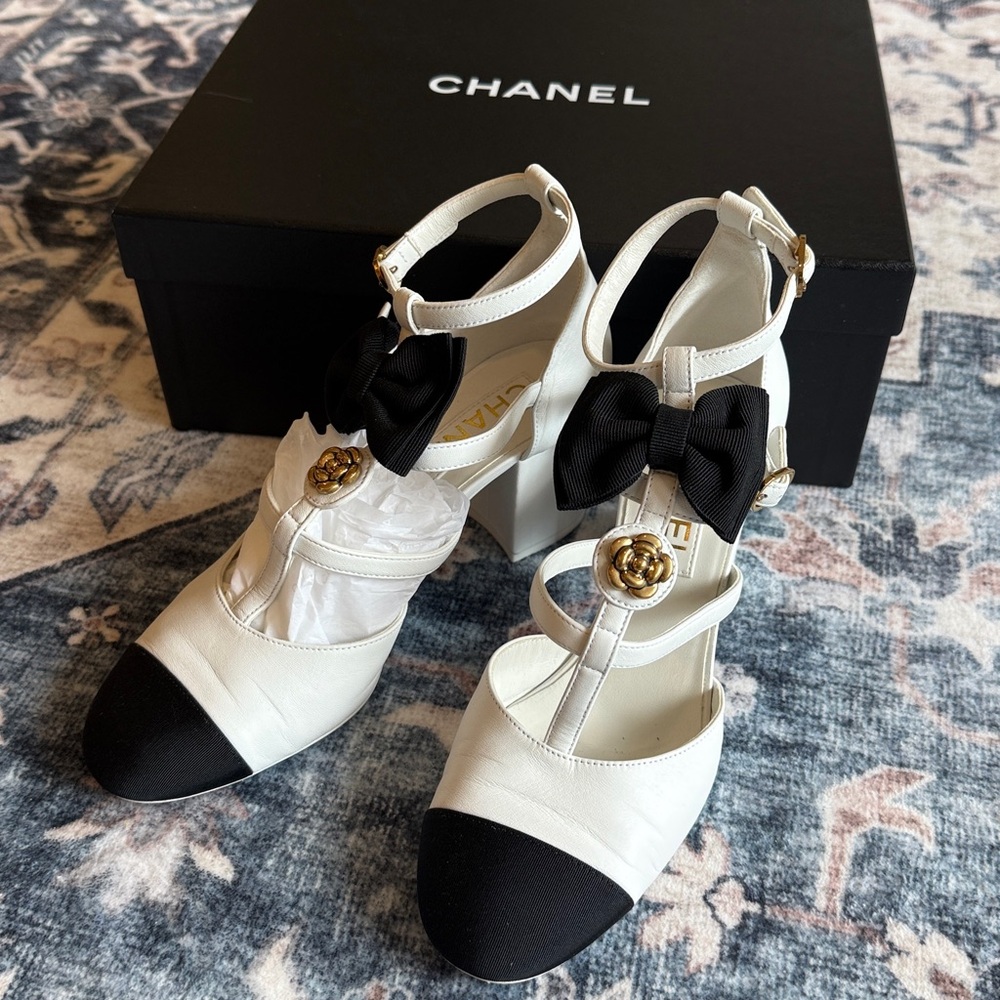 Authentic Chanel Camelia Lambskin & Grosgrain T-Strap Mary Jane Pumps size 37 - Picture 5 of 17